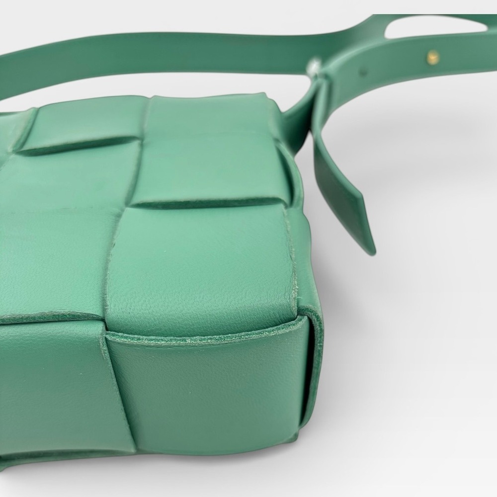 NEW Bottega‎ Veneta Cassette Bag in Mermaid/Gold Leather Crossbody - Picture 13 of 16
